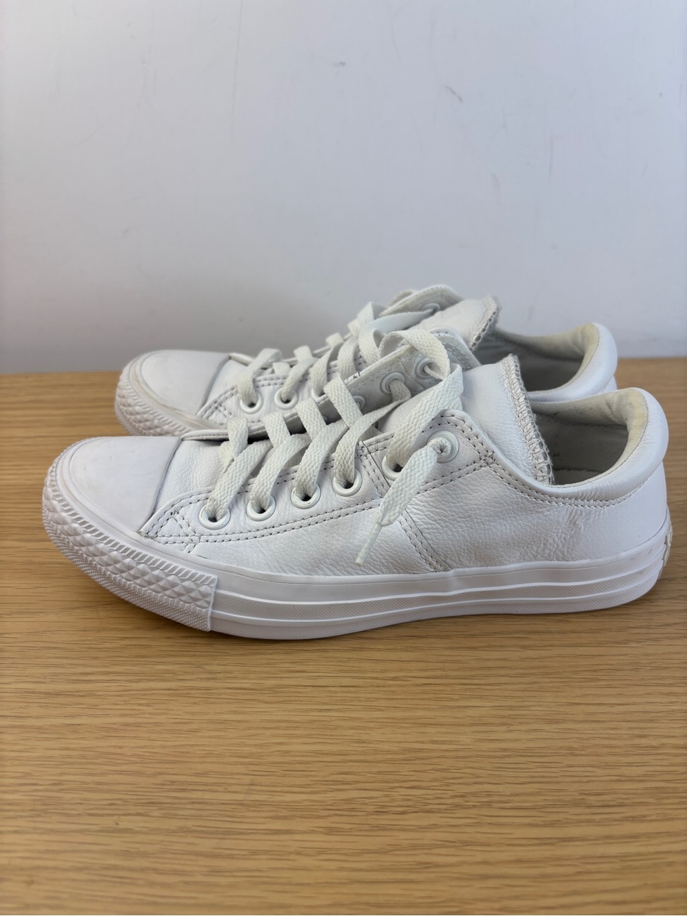 Classic Converse White Leather Low-Top Sneakers Woman’s 6.5 - Picture 4 of 10